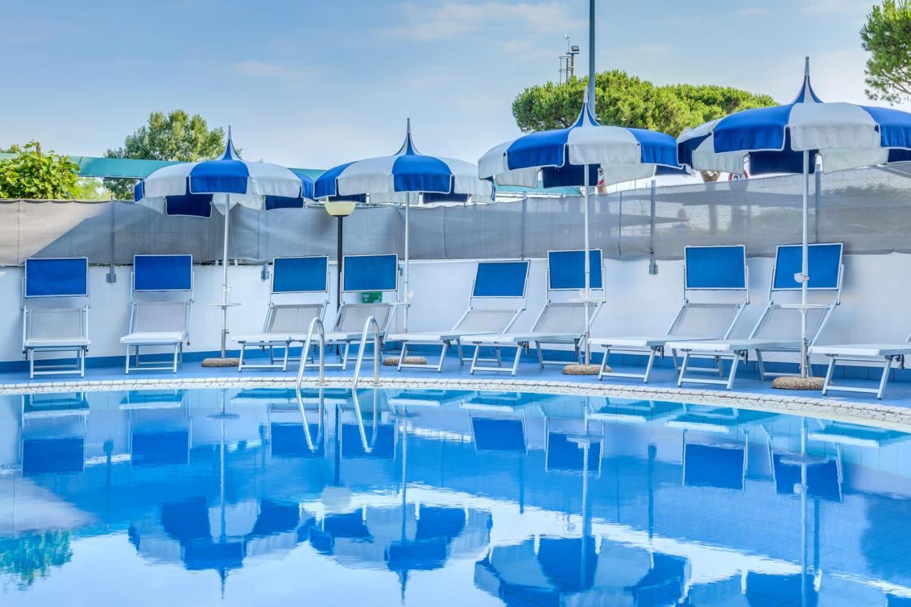 Apartaments Suites Ambassador Caorle Zewnętrze zdjęcie